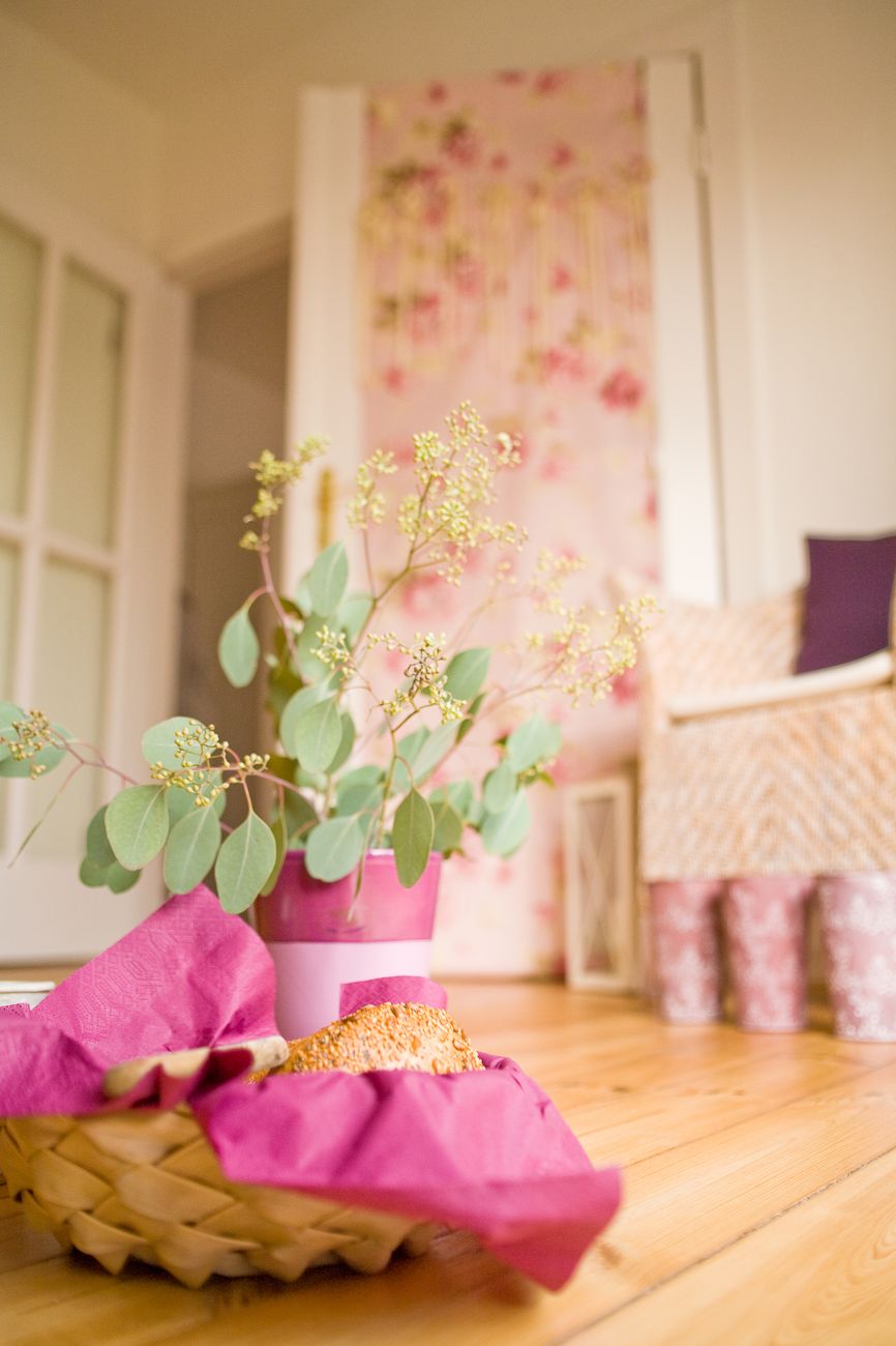 Numter Einrichtungsstil mit viel floralen Mustern und Deko